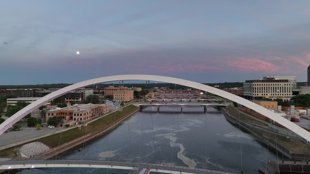 아이오와 여성 성취 다리 데스 모인스 강