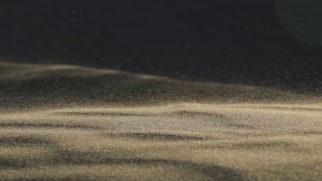 Nahaufnahme-Von-Sand,-Der-In-Zeitlupe-Im-Wind-Auf-Einer-Riesigen-Sanddüne-Im-Kleinen-Sahara-nationalpark-In-Juab-Utah-Weht