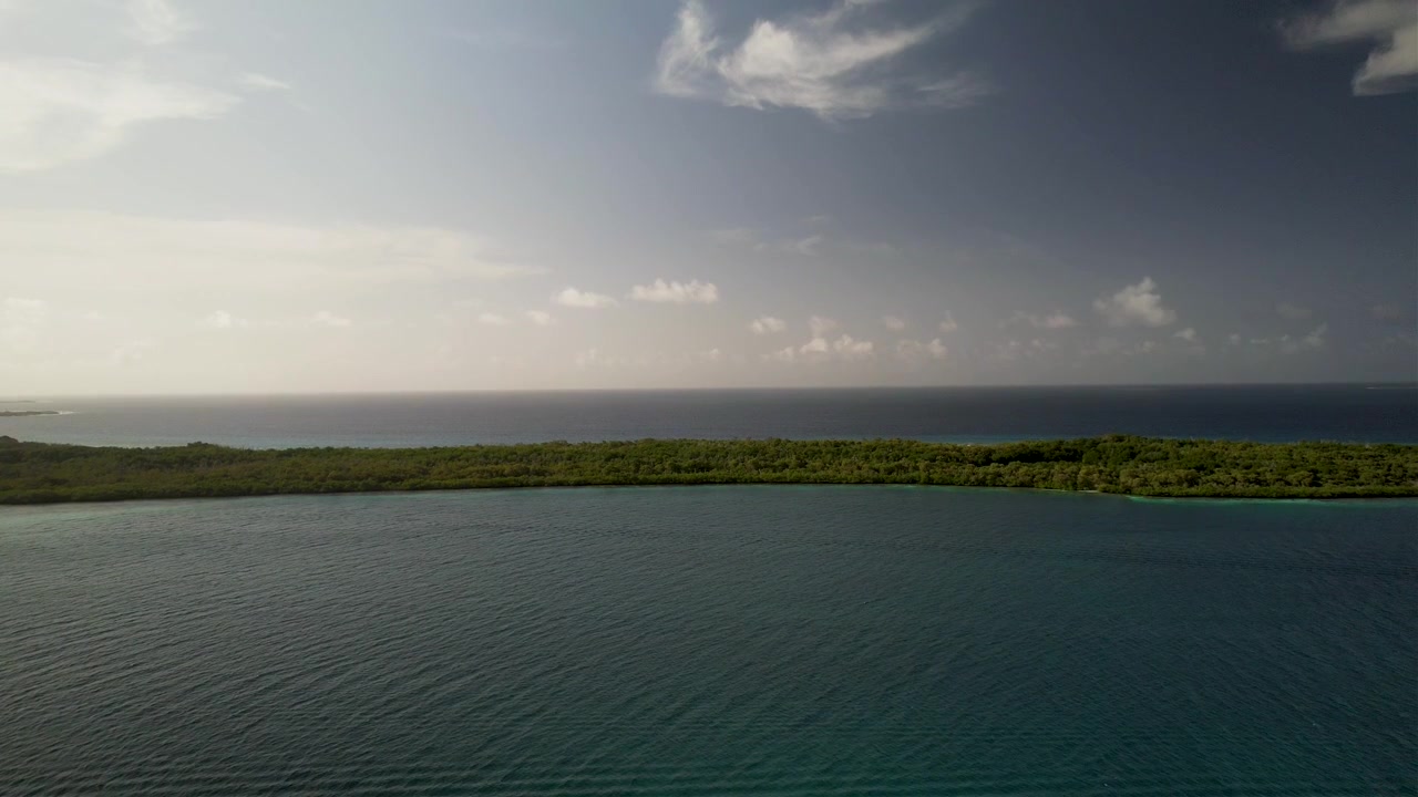 Dronebilde av tropisk øy i Los Roques, Venezuela