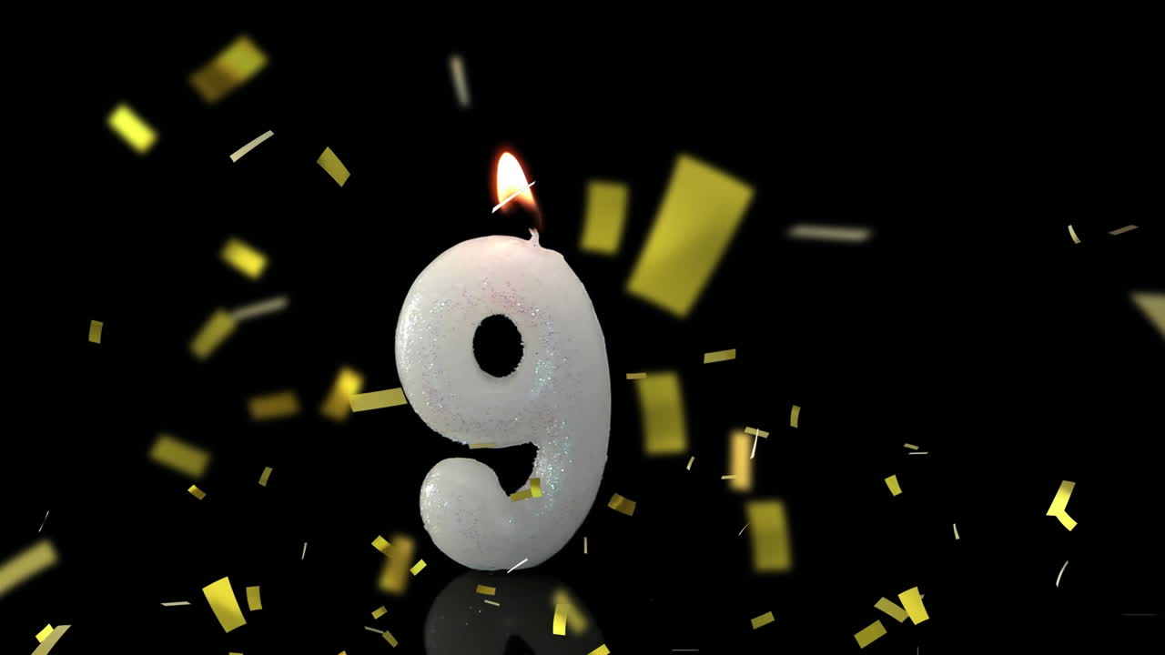 Animazione di coriandoli dorati che cadono su una candela di compleanno accesa numero 9, su sfondo nero