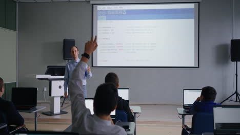lección de codificación en el aula