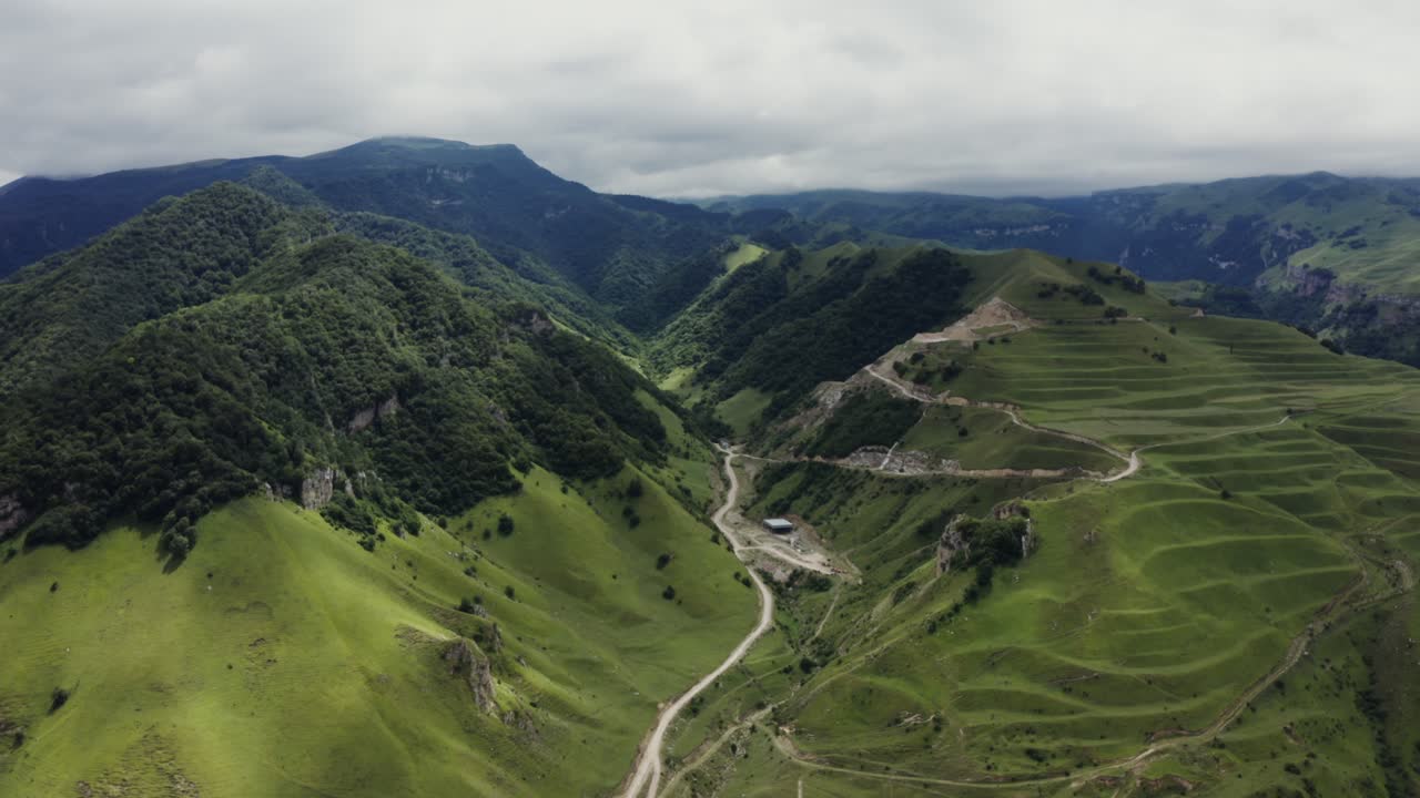Paesaggio di valle di montagna