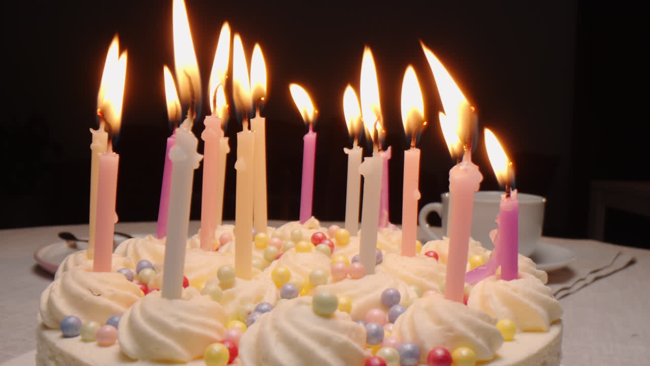 pastel de cumpleaños con velas