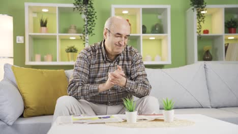 The-old-man-reading-the-newspaper.