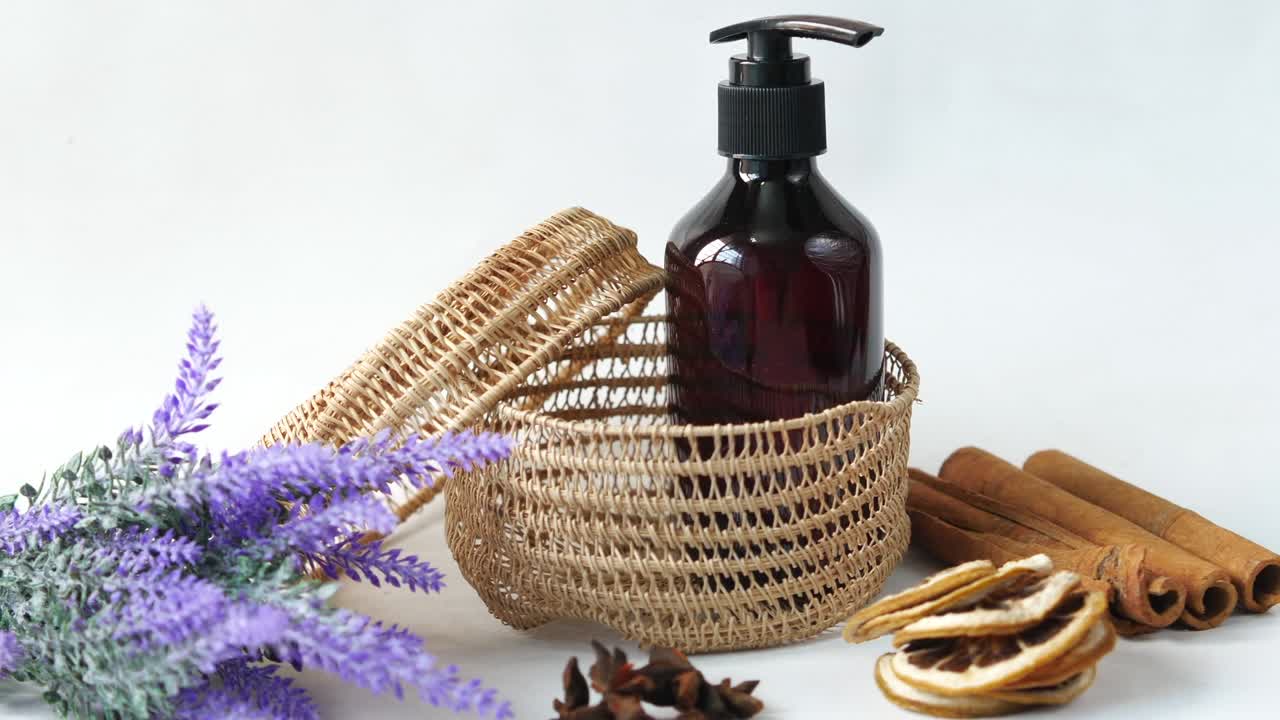 시트루스 에센셜 오일, 건조 된 레몬과 색에 꽃