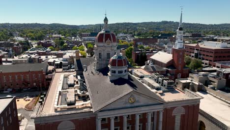 Antenne-über-Dem-York-County-Courthouse-In-York,-Pennsylvania