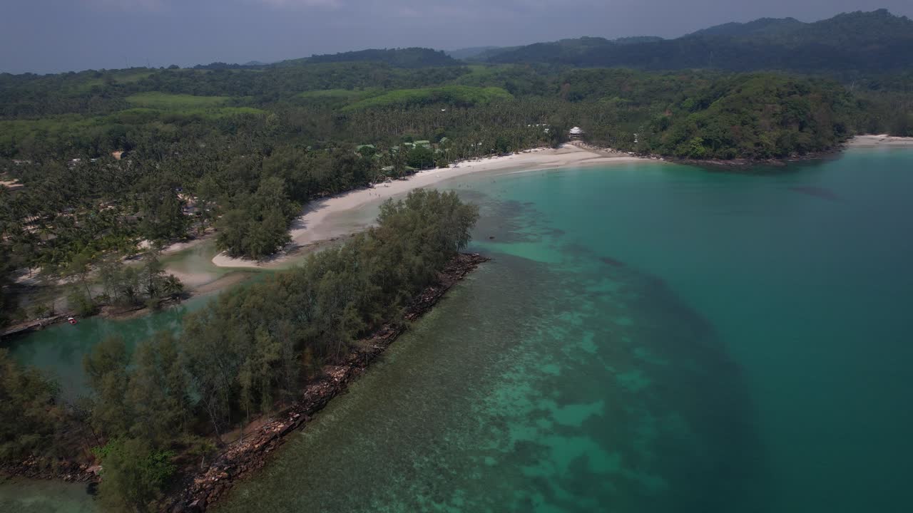 Spiaggia di Khlonghin a Ko Kut, Trat, Thailandia - Ripresa Aerea con Drone
