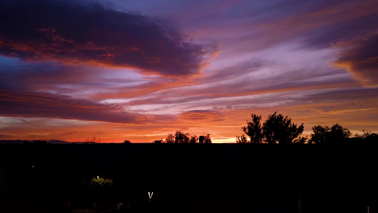 Zeitrafferaufnahme des Horizonts bei Sonnenuntergang in Mexiko-Stadt.