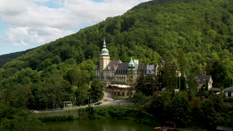 Cinematic-drone-footage-of-the-castle-in-Lilafured,-Hungary