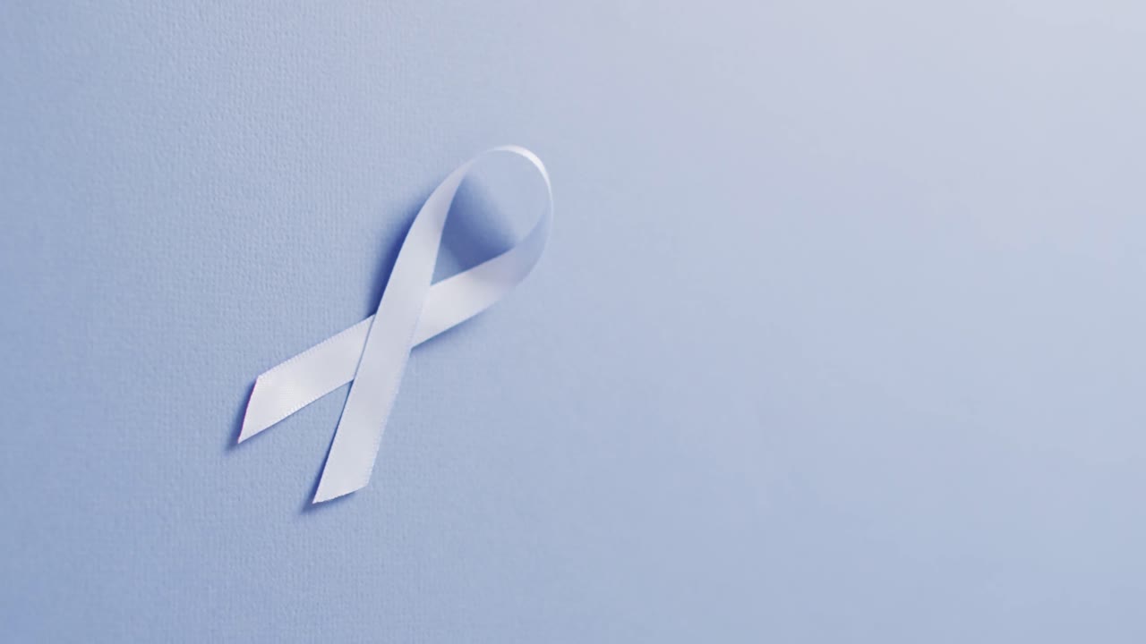Video di nastro azzurro pallido contro il cancro alla prostata su sfondo azzurro pallido