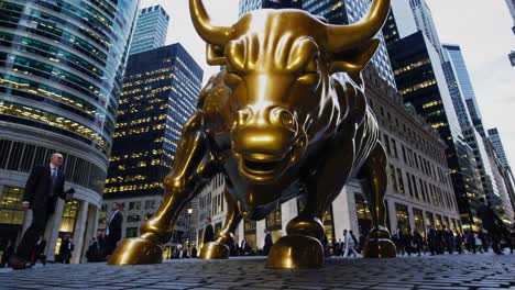 charging bull in new york city