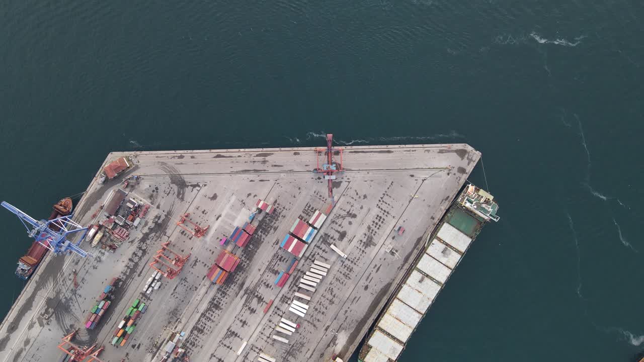 el video del drone del puerto de harem es de uskudar, estambul, turquía.