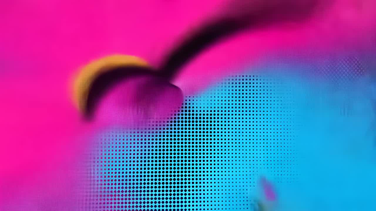 Esplosione dinamica di pop art con vivaci tonalità di rosa, giallo e blu