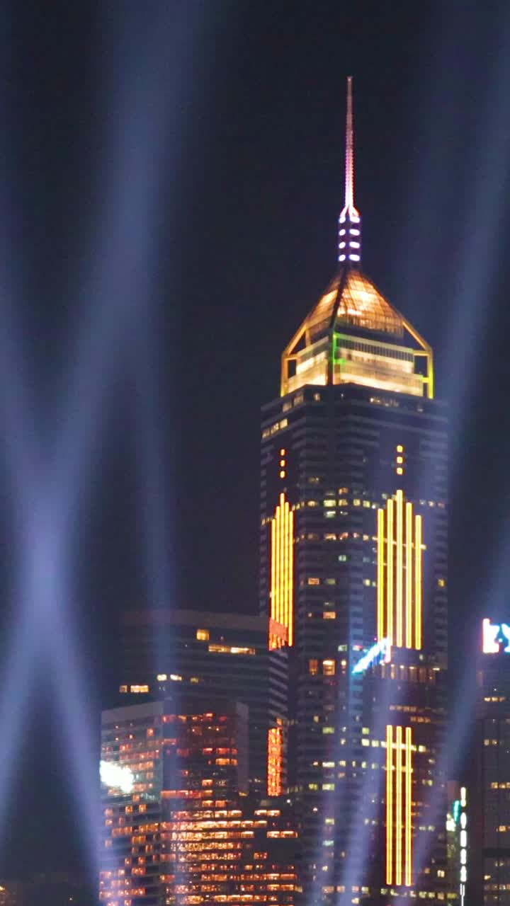 espectáculo de luz sobre el icónico horizonte de hong kong