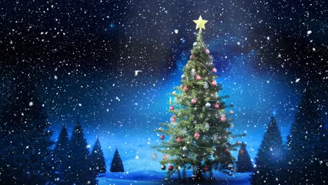 árbol de navidad en el paisaje de invierno y la nieve que cae