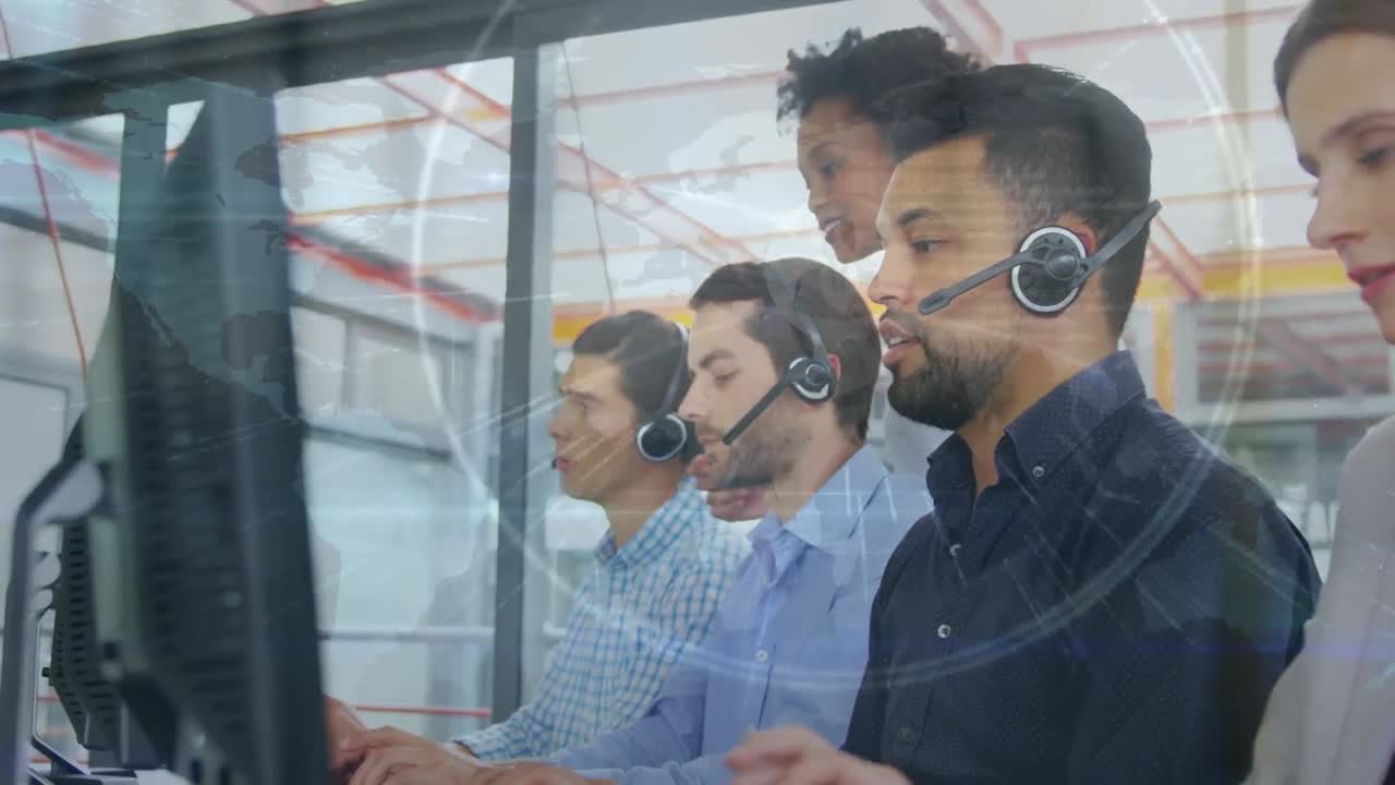 animación del procesamiento de datos sobre diversas personas de negocios en la oficina