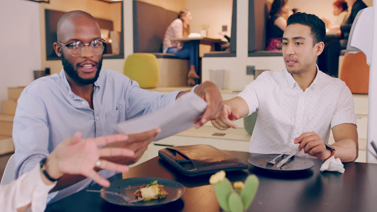 가끔은 이기고 가끔은 배 ⁇ 니다.