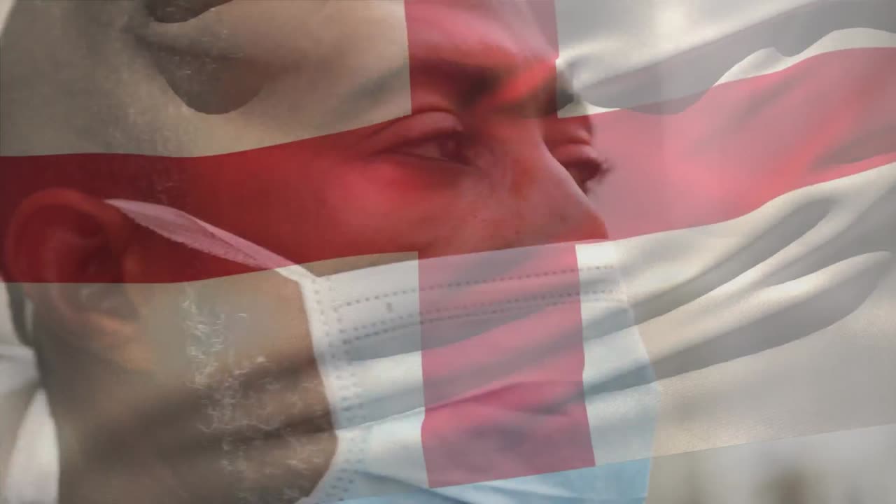 animación de la bandera de inglaterra ondeando sobre un hombre afroamericano con máscara facial en la calle de la ciudad