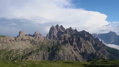 parque natural nacional de tre cime en los alpes dolomitas. la hermosa naturaleza de italia.