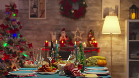 copas de champán en la mesa de navidad