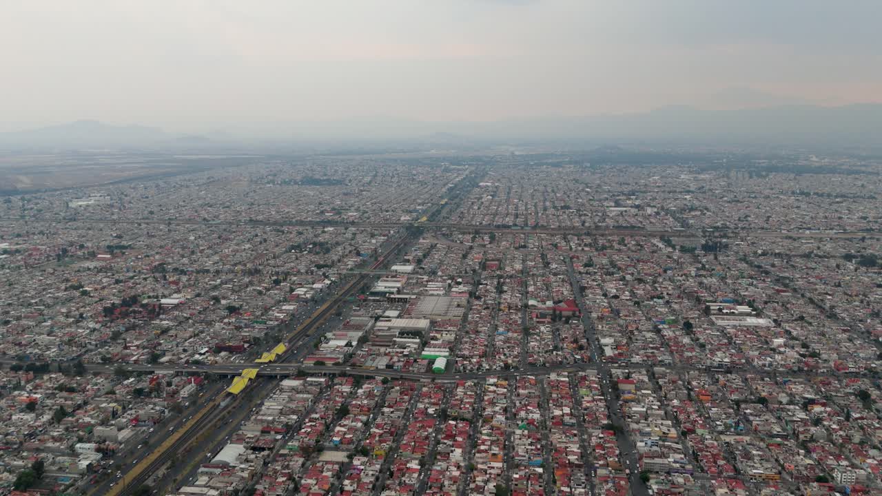 Ecatepec'i drone perspektifinden keşfetmek.