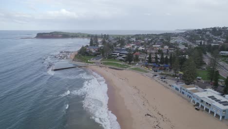 Ocean-Rockpool-Am-Collaroy-Beach,-Nördliche-Strände-Von-Sydney-In-New-South-Wales,-Australien