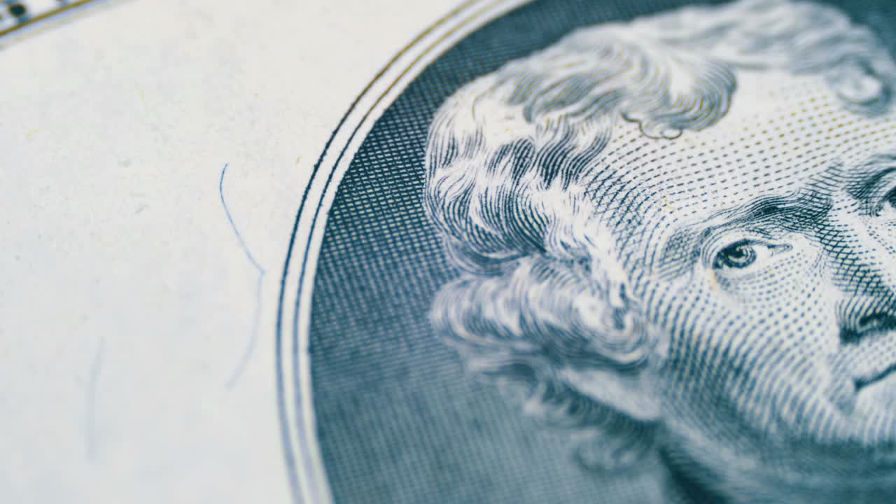 el rostro de thomas jefferson girando lentamente en un billete de dos dólares