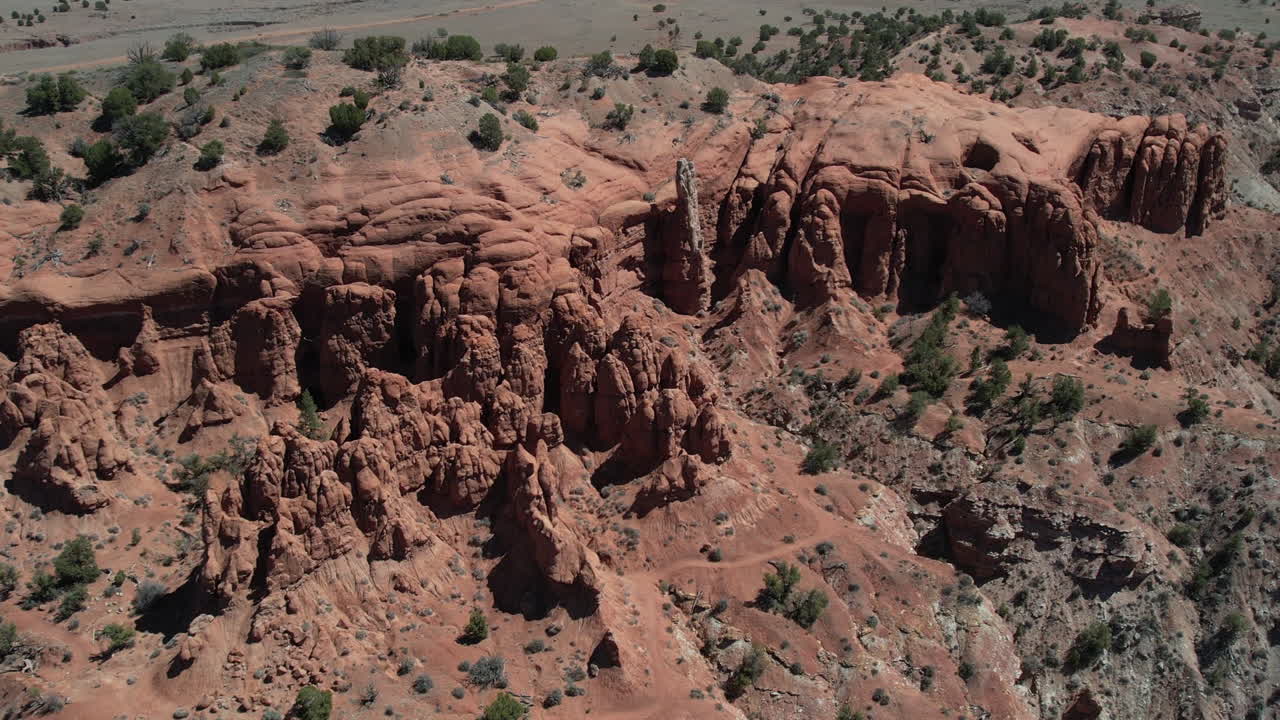 tomada de un avión no tripulado del paisaje del parque estatal de la cuenca de kodachrome, utah, ee.