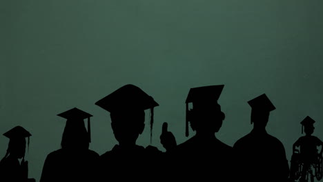 animación de siluetas de estudiantes sobre un fondo verde