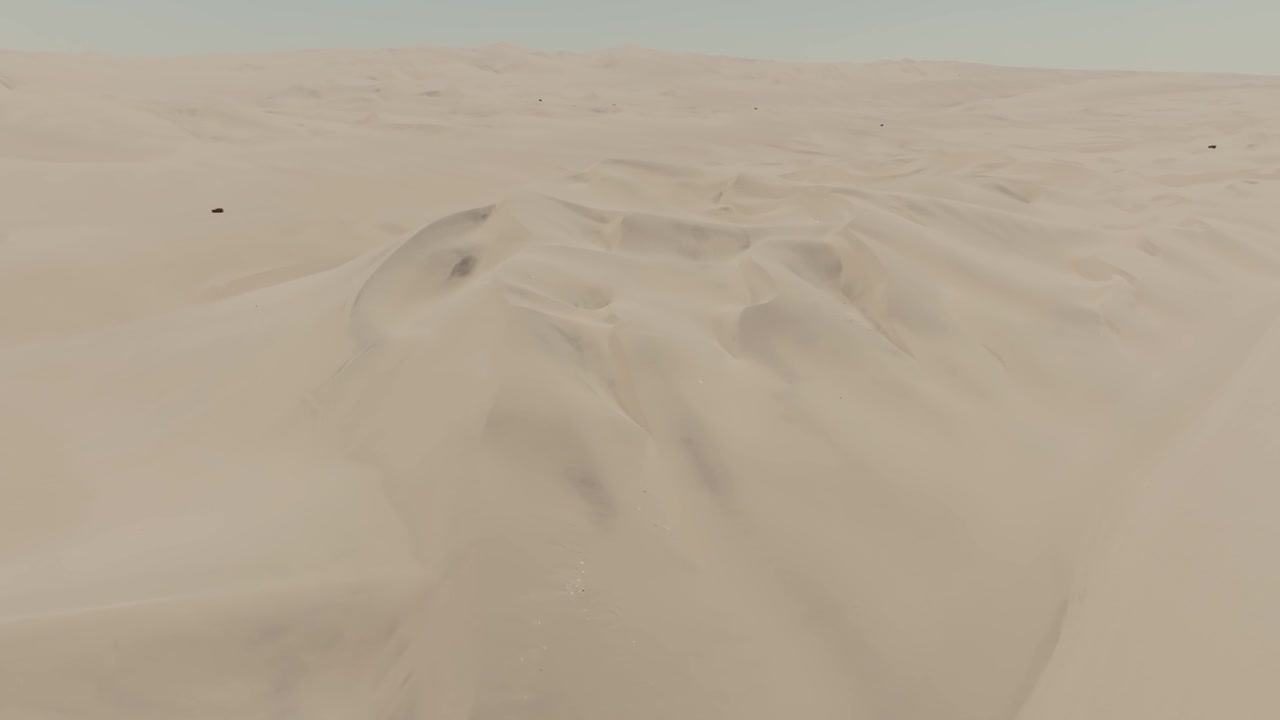 Scena di giri in dune buggy intorno ai deserti di Huacachina in Perù. Ripresa aerea