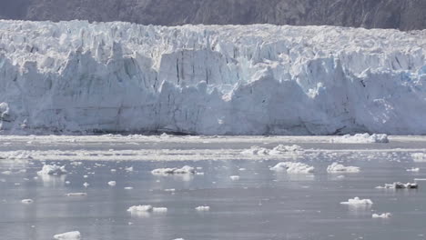 Seguimiento-Desde-Un-Barco-De-La-Cara-Del-Glaciar-Tidewater-Margerie-En-El-Parque-Nacional-De-Glacier-Bay-Alaska-1