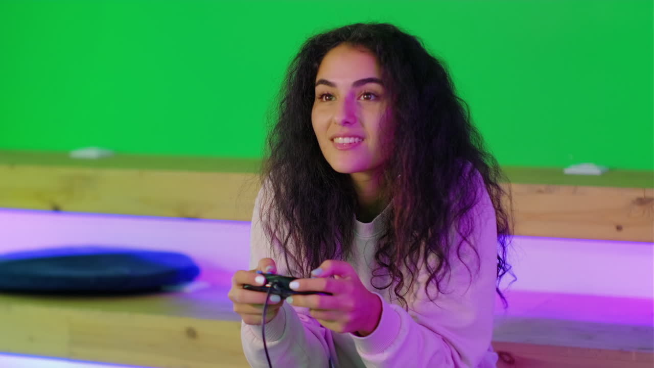 mujer jugando a videojuegos