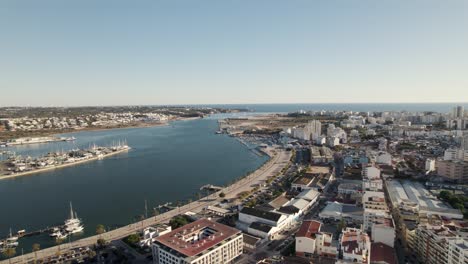 paseo ribeirinha y desembocadura del río arade, portimao, algarve, portugal