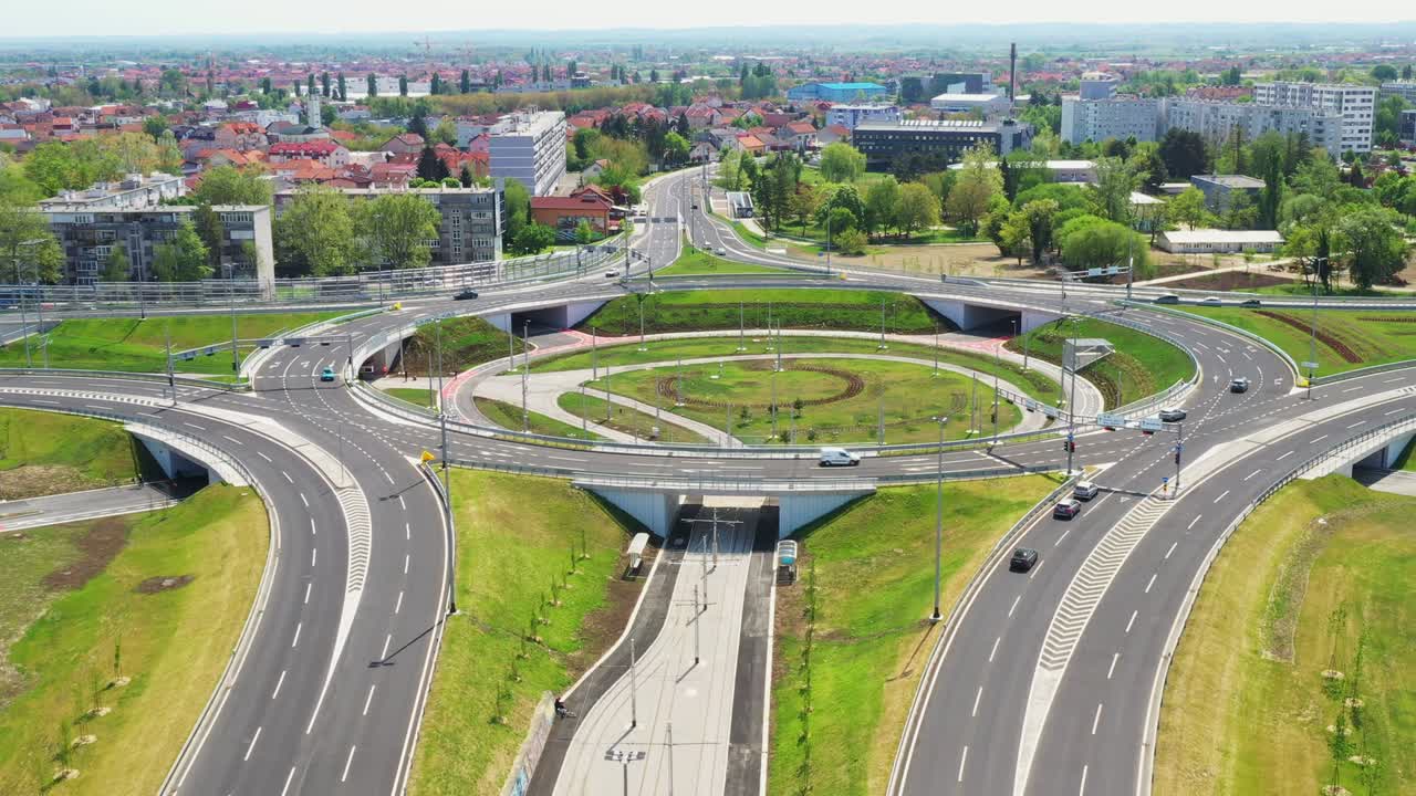 zagreb, croacia, nueva rotonda en el barrio de rmetinec