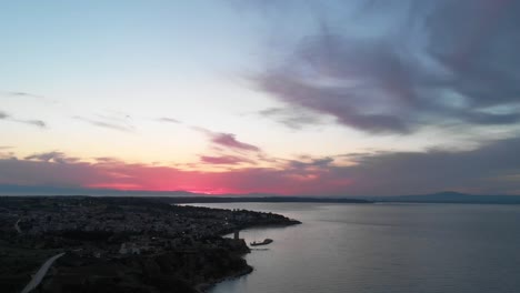 Hermosa-Puesta-De-Sol-En-La-Costa-De-Halkidiki,-Grecia