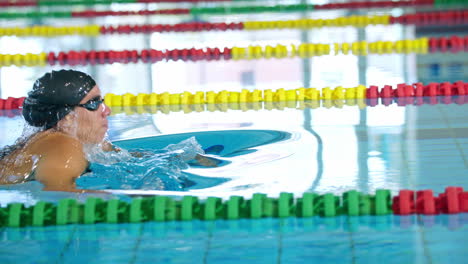 Elite-female-swimmer-during-breaststroke-swimming-training,-slow-motion-shot