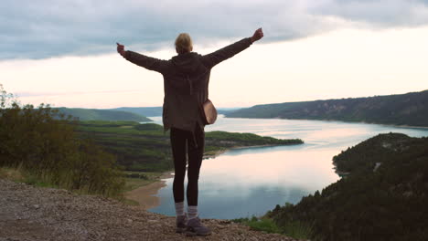 Wandern-Ist-Eine-Tolle-Möglichkeit,-Fit-Zu-Werden