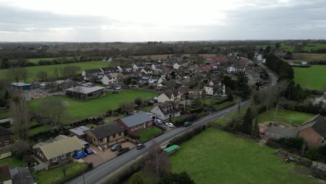 Steigende-Drohnenantenne-Fyfield,-Kleines-Dorf,-Essex,-Großbritannien