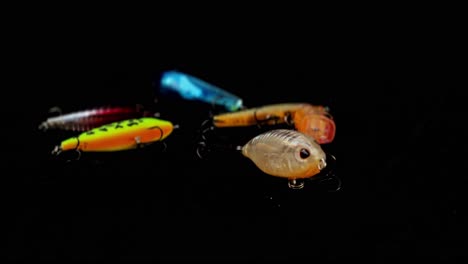 señuelo de pesca sobre fondo negro