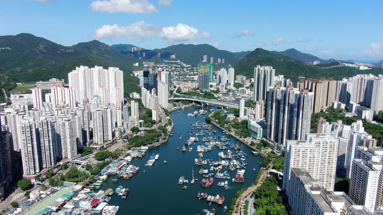 아름다운 날 홍콩 남서부의 애버딘 항구와 스카이라인, 공중 전망