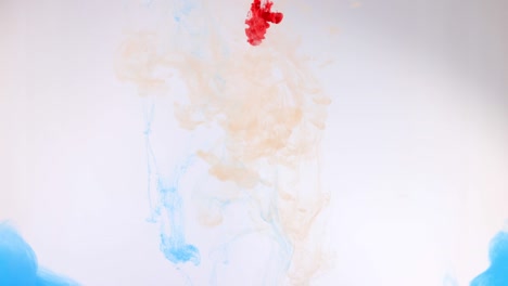 tinta en el agua