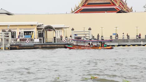 a boat travels along the chao phraya river