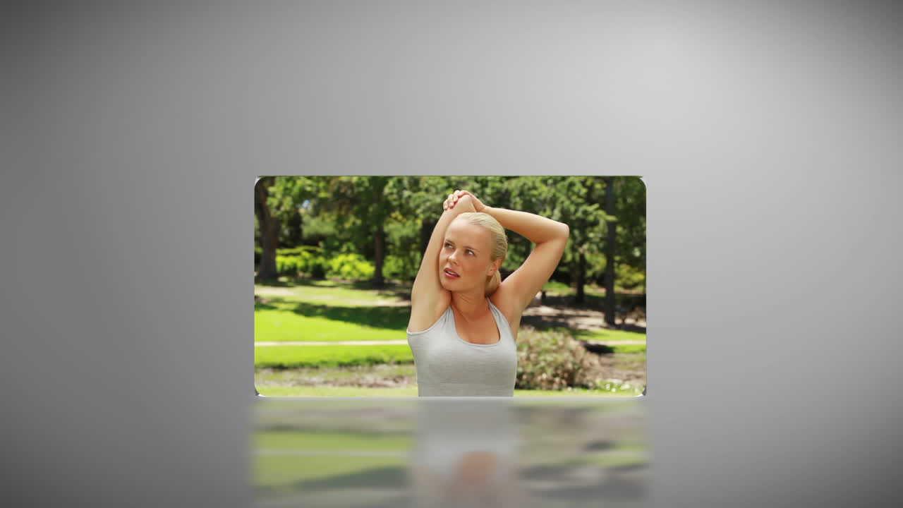 mujer trabajando en un parque