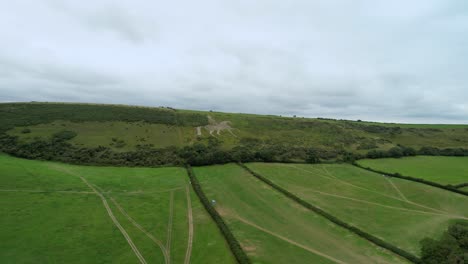 Osmington-White-Horse-Kalksteinfigur-Skulptur-Auf-Hügel-Ackerland-Luftbild-Nach-Vorne-Schieben