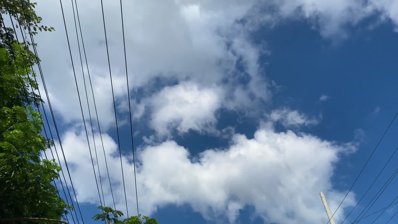 conduciendo por la carretera
