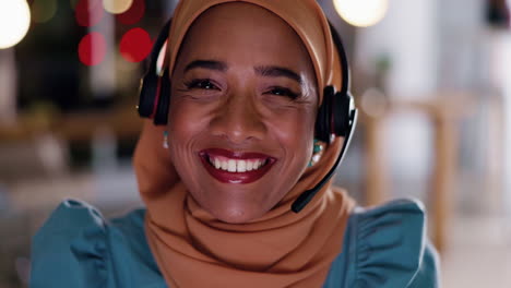 Muslimische-Callcenter-Frau,-Gesicht