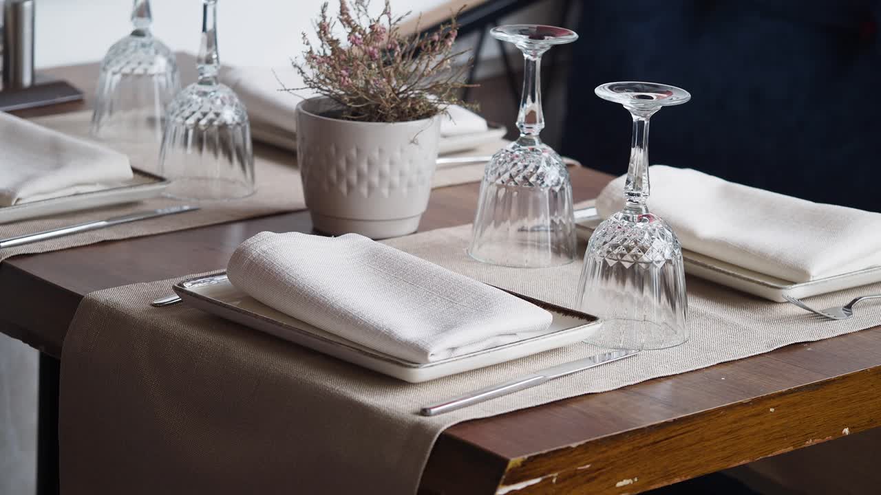 Elegant table setting with wine glasses and napkins