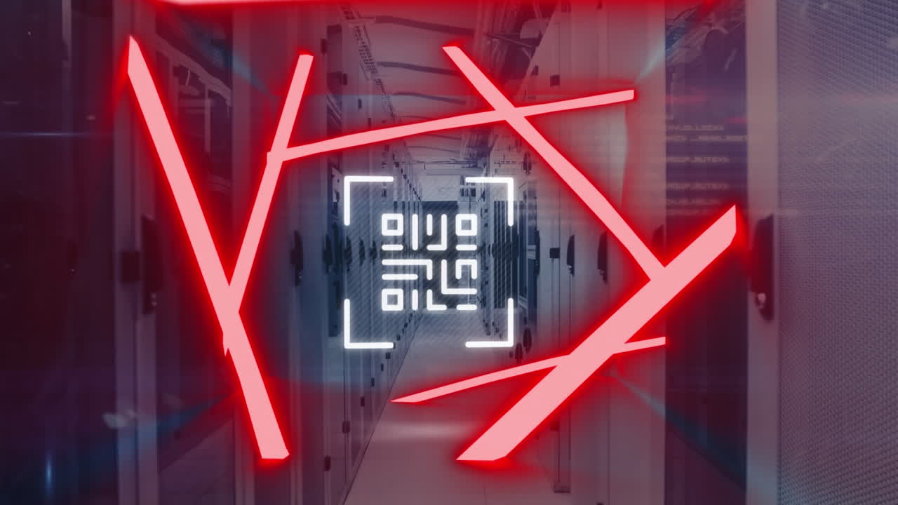 animación del escáner de código qr de neón y procesamiento de datos contra la sala de servidores de computadora