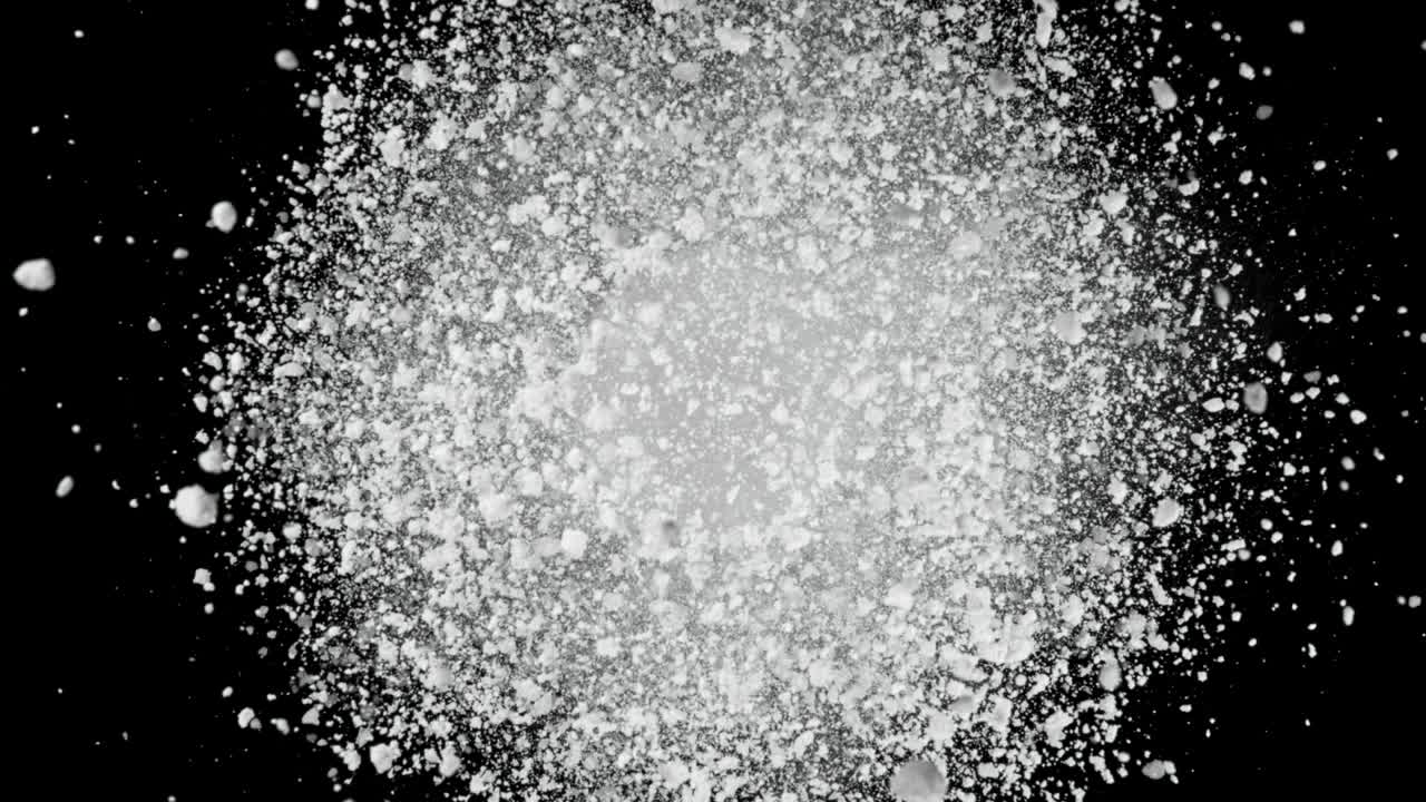 어두운 배경에 고립된 컬러 파우더 폭발의 슈퍼 느린 모션.