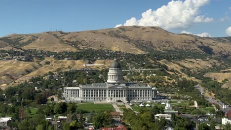 El-Edificio-Del-Capitolio-Del-Estado-De-Utah-Y-El-Distrito-De-Mermelada-En-Salt-Lake-City.